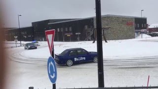 Børning i rundkjøringa i Oppdal sentrum [upl. by Biddie]