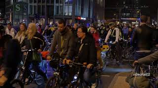 Potsdamer Platz Fahrrad Lichterfahrt 2017 am Start [upl. by Amaerd63]