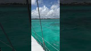 Agua turquesa cruzando en catamaran a isla mujeres [upl. by Hirschfeld]