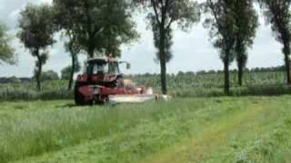 loonbedrijf sonneveld aan het maaien met de maxxum 5150 [upl. by Erodisi]