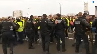 Qui sont les gilets jaunes du 17 Novembre [upl. by Leeda]