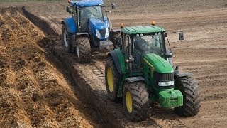 John Deere en New Holland samen diepploegen loonbedrijf Markvoort [upl. by Morrell1]