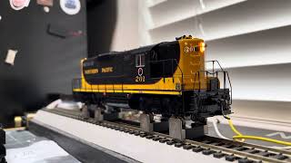 Proto2000 Northern Pacific GP9 wLoksound 5 [upl. by Retsevlis]