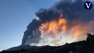 El Etna vuelve a entrar en erupción ofreciendo un espectáculo natural al amanecer [upl. by Godfrey]