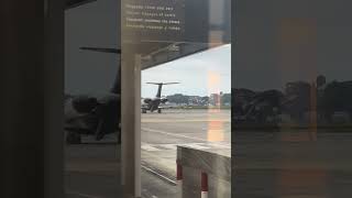 Curioso avión en el Aeropuerto de San Sebastián [upl. by Adriana563]