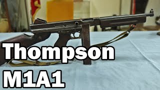 Thompson M1A1 – La Version Simplifiée du Thompson pour la Deuxième Guerre Mondiale [upl. by Stockmon288]