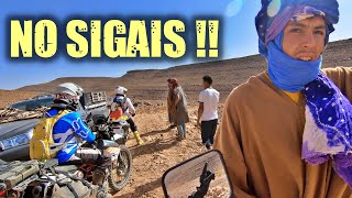 Nos AVISAN de que algo le pasa al CAMINO E05 Viaje en moto por AFRICA [upl. by Haroppizt]