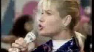 Xuxa canta quotParabéns da Xuxaquot ao vivo  1997 [upl. by Oppen396]