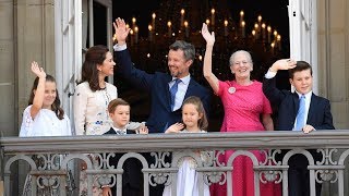 Kronprins Frederik hyldet på balkonen på Amalienborg Slotsplads [upl. by Lammaj58]