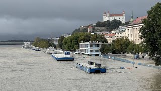 Bratislava aktuálna situácia Dunaj zaplavuje nábrežie pri Eurovei aj časť Petržalky [upl. by Fleta]