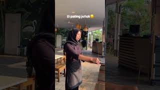 MAU TAU TIPETIPE WAITERS🤩 restaurant seafood kuliner foodie food viralvideo viralshorts [upl. by Gregg]