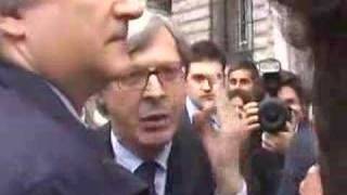 Piero Ricca vs Sgarbi 2 [upl. by Renraw989]