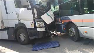 Giulianova incidente tir autobus [upl. by Rodenhouse]