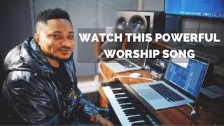 Masterkraft Plays Simple Igbo Worship Song on Piano [upl. by Welker]