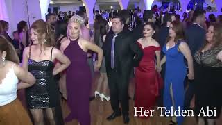 MAVİLİ KIZ SİYAHLI ABLAYA KIZIYO HALAYI DOĞRU ÇEK DİYE syrian wedding assyrian wedding dance [upl. by Henson]