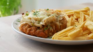 Überbackene Zwiebelschnitzel Rezept  Gratinated Schnitzel with Onions Recipe  ENG SUBS [upl. by Niraa]