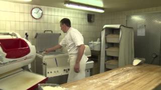 Bäckerei Zwahlen in Schwarzenburg  Produktion [upl. by Hayyikaz]