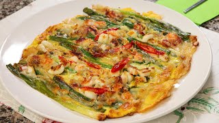 Haemulpajeon Green onion pancake with seafood 해물파전 [upl. by Idalina]