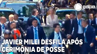 Javier Milei desfila após cerimônia de posse na Argentina [upl. by Joycelin999]