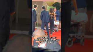 Il bel gesto di Asia Argento nei confronti di Pasqualino un fan speciale sul red carpet di Venezia [upl. by Washington]