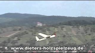 Flugzeug mit Gummimotor  Bastelset von dieters  Made in Germany [upl. by Inoy31]