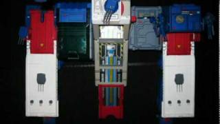 Masterpiece Fortress Maximus  Battle Station Mode [upl. by Dnomal]