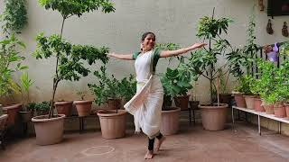 Sarivar Sari A poem on Monsoon performed by Swarada Bhave [upl. by Navarro928]