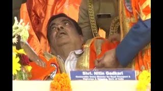 Union Minister Nitin Gadkari falls unconscious during national anthem in Maharashtra [upl. by Nilesoj627]