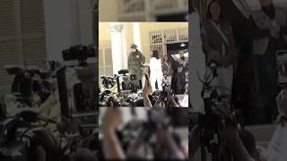 El momento en el que militar venezolana niega el saludo a María Corina Machado cuando va a votar [upl. by Sheila]