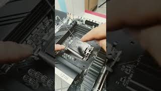 12th gen lga 1700 socket cpu install [upl. by Deming]