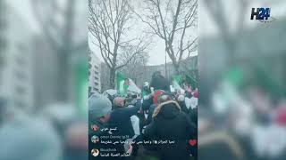 À Paris des Algériens insultent le Maroc lors dun sitin proTebboune [upl. by Miriam]