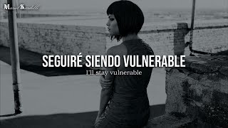 • Vulnerable  Selena Gomez  Letra en Español amp Inglés  HD [upl. by Lunetta]