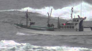 台風の為、船を回避させる漁船。和歌山釣太郎 Fishing boat to avoid the boat due to typhoon Video of the sea in Japan [upl. by Ynhoj]