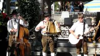 Polka music and yodeling in Leavenworth Washington 101610 [upl. by Darcee]