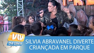 Silvia Abravanel se diverte com criançada em parque de Campinas [upl. by Spalla988]