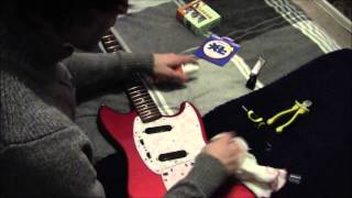 Fender Mustang  Setup amp Change the Tuners to Vintage Klusons [upl. by Marguerie]