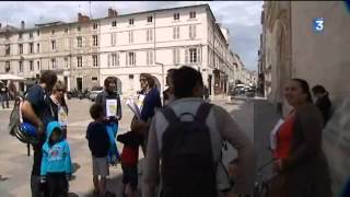 Réforme des rythmes scolaires  des parents délèves inquiets à La Rochelle [upl. by Bella]