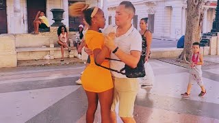 Mexicano Sorprende a Cubanas Bailando Salsa en Paseo Prado La Habana Cuba bailandosalsa [upl. by Isnyl581]