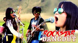 KERENTampil Beda ROCK Rasa DANGDUTSKAKMAT Yuli Kdi ft Akbar Music [upl. by Hako]