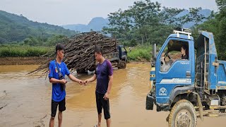 the car go to the high mountains to carry firewood for the farmers [upl. by Bergeman]