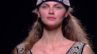 Teresa Helbig desfile Otoño Invierno 201718 MBFWM  Modaliaes [upl. by Silirama]