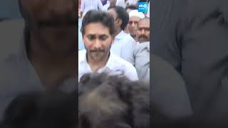 వరద నీటిలో బాధితులను పరామర్శిస్తున్న జగన్ ysjagan vijayawadafloods ytshorts SakshiTVLIVE [upl. by Rodger]