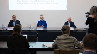 Medienkonferenz «Frauen für ICTBerufe begeistern» [upl. by Ettezus463]