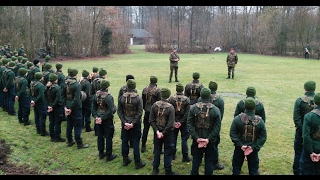 Commandant der Landstrijdkrachten drilt studenten Graafschap College [upl. by Boudreaux]