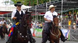 Así se gozó el público la Cabalgata en la Feria de Cali 2011 [upl. by Phillie93]