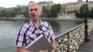 Le Pont des Arts est lun des symbole du romantisme parisien [upl. by Annovy444]