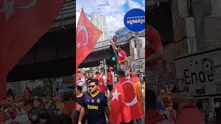 La AFICIÓN de TURQUÍA toma las CALLES ALEMANAS antes del PARTIDO contra PAÍSES BAJOS [upl. by Kashden]