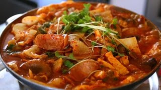 Army base stew Budaejjigae 부대찌개 [upl. by Alroi]