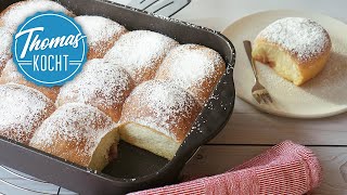 Buchteln backen  fluffig leichtes Hefegebäck mit fruchtiger Füllung [upl. by Sheeran345]