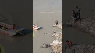 Two guys almost drowned in Ganga in Rishikesh 😮 rishikesh drowning river ganga rafting foryou [upl. by Sivek997]